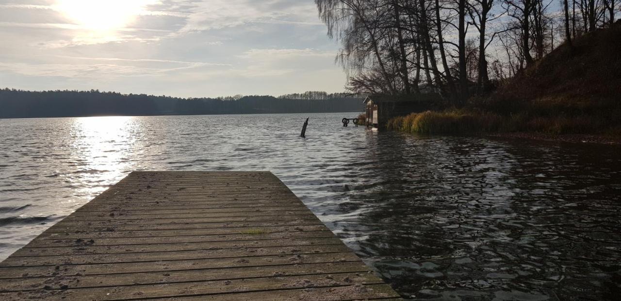 Gemuetliches Ferienhaus In Seenaehe Sewekow Esterno foto